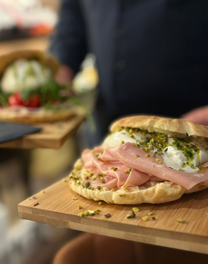 Enoteca Blu Wiesloch - Puccia- herzhaft belegtes rundes Brot aus Apulien